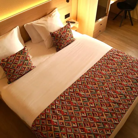 호텔-레스토랑 스탄딘 호텔 Foetz