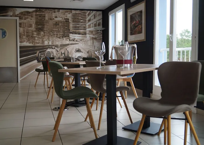 Hotel-restaurant Stand'inn Hotell