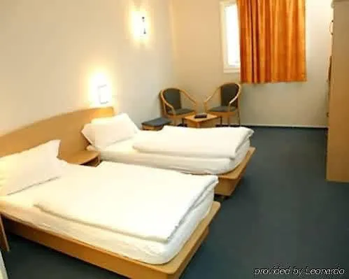 Hotell Hotel-restaurant Stand'inn 3*