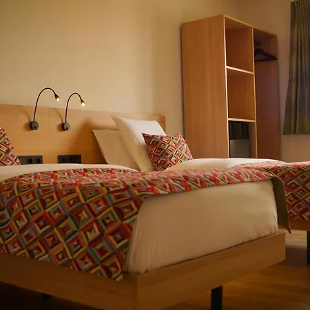 מלון Hotel-restaurant Stand'inn 3*